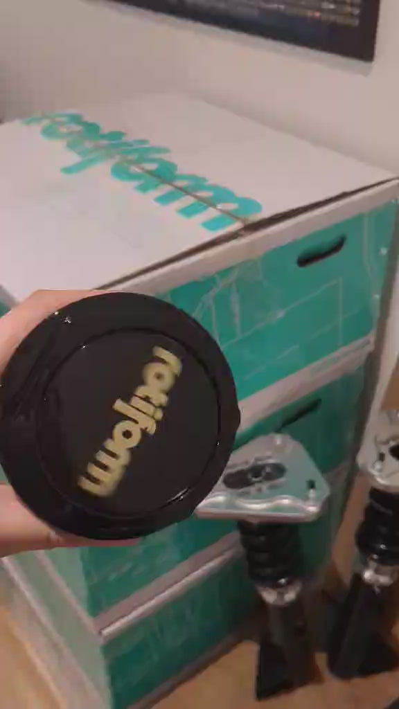 Floating rotiform center caps